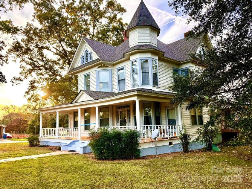 4689 Lakeview Acres Road, Valdese, NC 28690.  MLS# CAR4260635, YatesRealty ID 8599. 