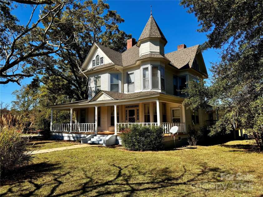 4689 Lakeview Acres Road, Valdese, NC 28690.  MLS# CAR4260635, YatesRealty ID 8599. 