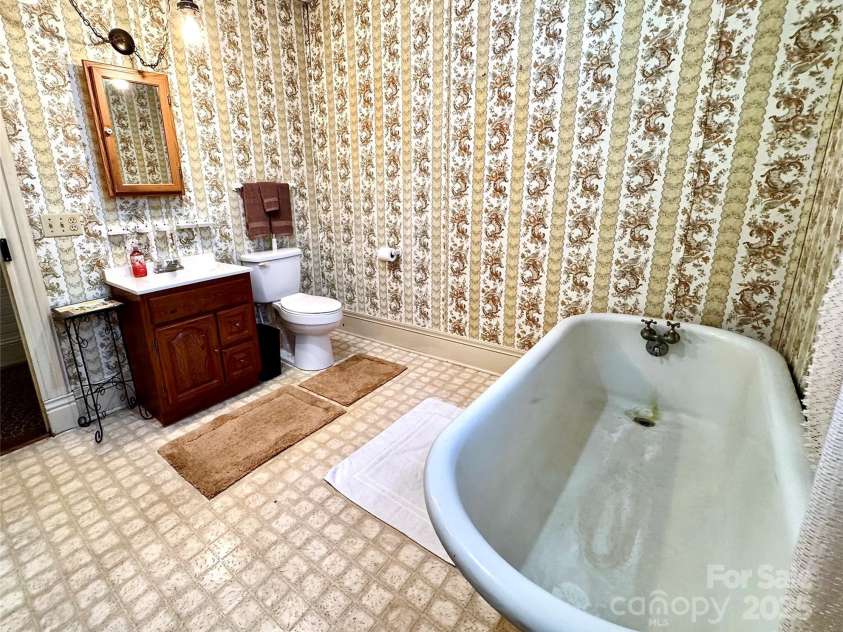 4689 Lakeview Acres Road, Valdese, NC 28690.  MLS# CAR4260635, YatesRealty ID 8599. 