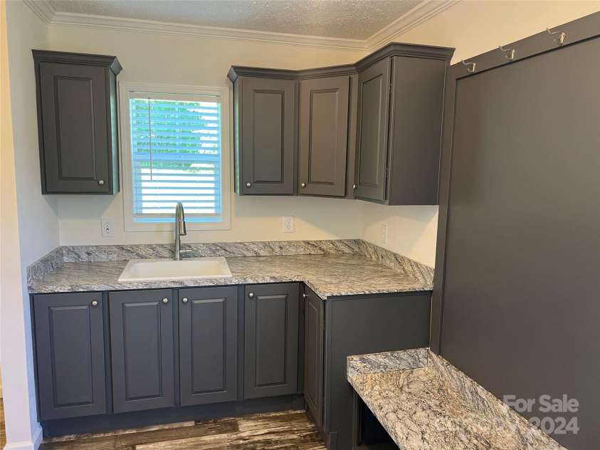 111 Sweetwater Drive, Statesville, NC 28625.  MLS# CAR4134411, YatesRealty ID 86. Mud Room