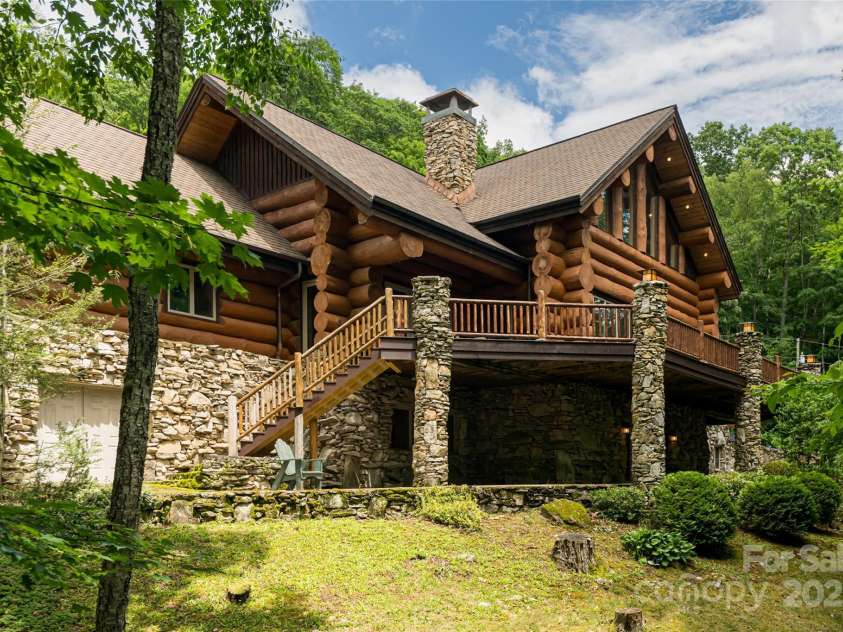 303 Flying Hawk Trail, Waynesville, NC 28786.  MLS# CAR4272138, YatesRealty ID 86. 