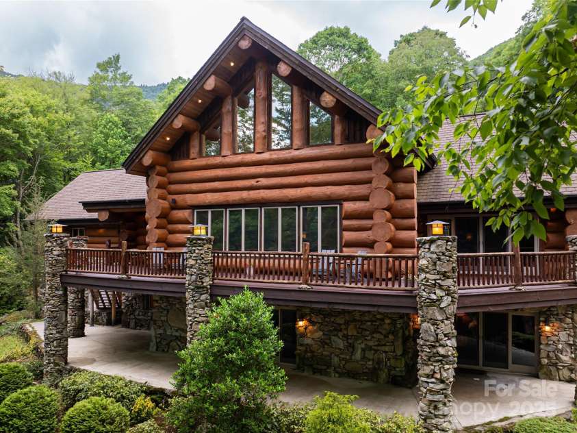303 Flying Hawk Trail, Waynesville, NC 28786.  MLS# CAR4272138, YatesRealty ID 86. 