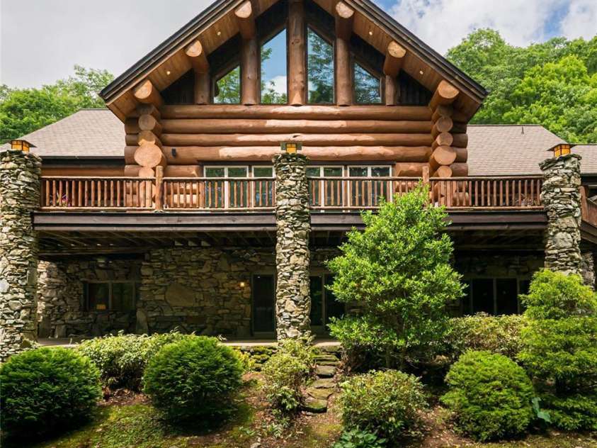 303 Flying Hawk Trail, Waynesville, NC 28786.  MLS# CAR4272138, YatesRealty ID 86. 