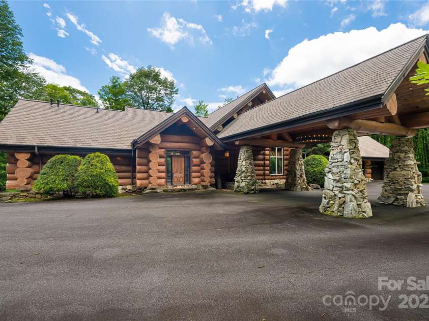 303 Flying Hawk Trail, Waynesville, NC 28786.  MLS# CAR4272138, YatesRealty ID 86. 