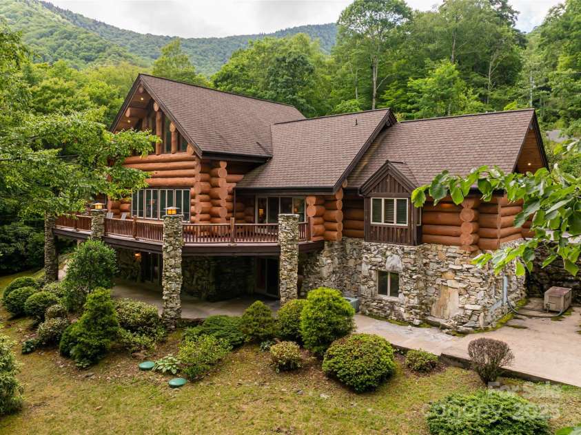 303 Flying Hawk Trail, Waynesville, NC 28786.  MLS# CAR4272138, YatesRealty ID 86. 