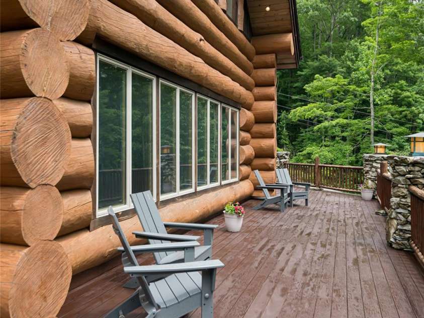 303 Flying Hawk Trail, Waynesville, NC 28786.  MLS# CAR4272138, YatesRealty ID 86. Ample deck space