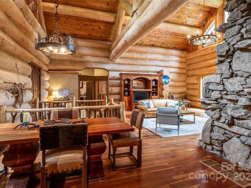 303 Flying Hawk Trail, Waynesville, NC 28786.  MLS# CAR4272138, YatesRealty ID 86. Dining area