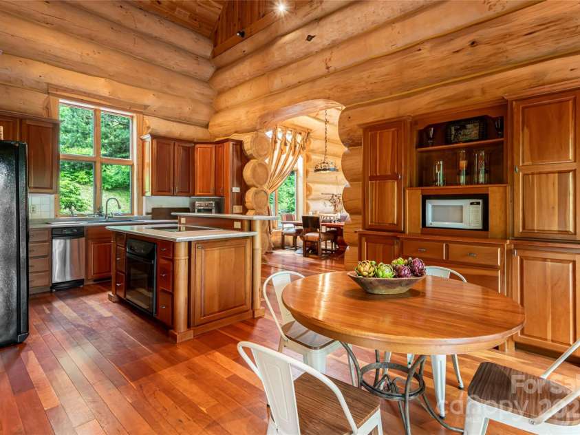 303 Flying Hawk Trail, Waynesville, NC 28786.  MLS# CAR4272138, YatesRealty ID 86. Eat in kitchen