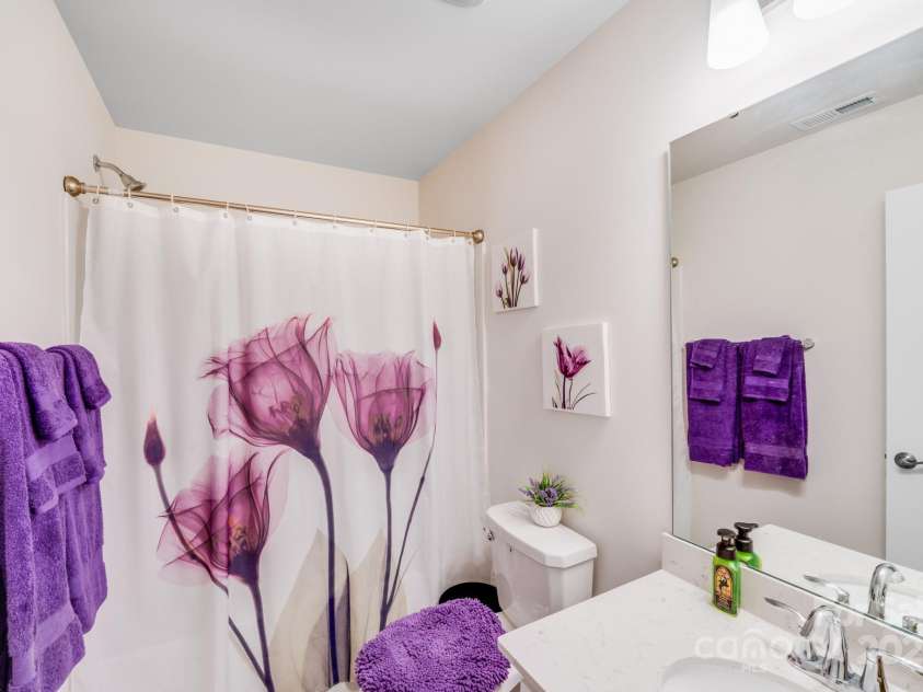 16812 Lookout Landing Lane, Charlotte, NC 28278.  MLS# CAR4218167, YatesRealty ID 860. Bathroom #3