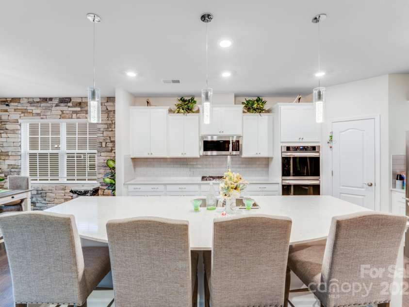 16812 Lookout Landing Lane, Charlotte, NC 28278.  MLS# CAR4218167, YatesRealty ID 860. Kitchen Island view