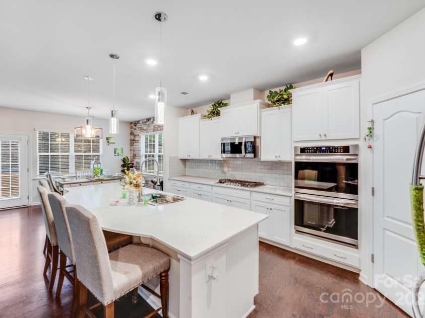 16812 Lookout Landing Lane, Charlotte, NC 28278.  MLS# CAR4218167, YatesRealty ID 860. Open Kitchen
