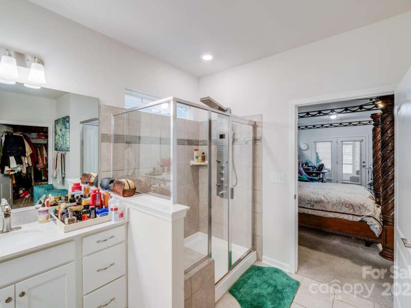 16812 Lookout Landing Lane, Charlotte, NC 28278.  MLS# CAR4218167, YatesRealty ID 860. Primary Bathroom with upgraded dual system shower faucet