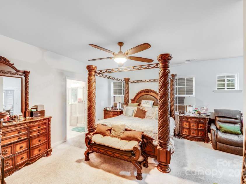 16812 Lookout Landing Lane, Charlotte, NC 28278.  MLS# CAR4218167, YatesRealty ID 860. Primary Bedroom