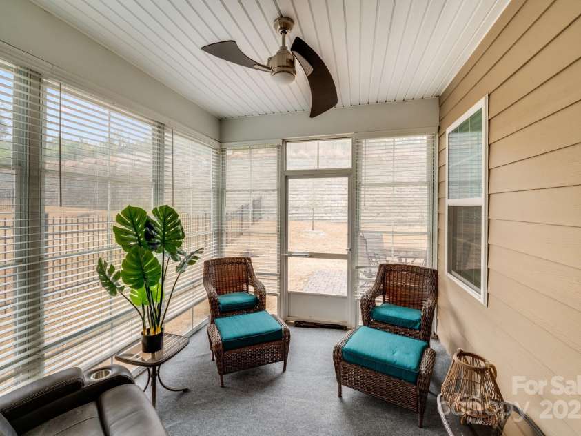 16812 Lookout Landing Lane, Charlotte, NC 28278.  MLS# CAR4218167, YatesRealty ID 860. Screen Room off Master with Acrylic windows.