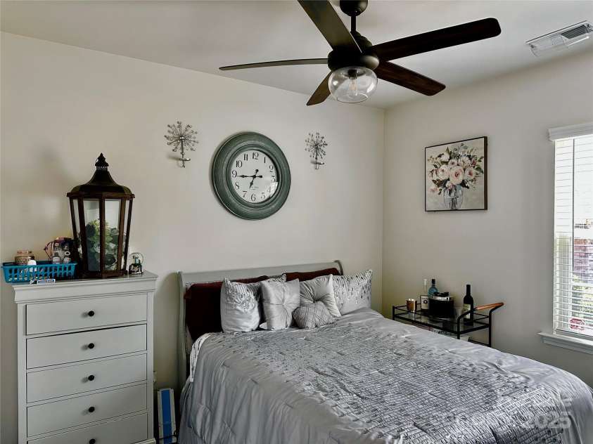 16812 Lookout Landing Lane, Charlotte, NC 28278.  MLS# CAR4218167, YatesRealty ID 860. Secondary Bedroom #1
