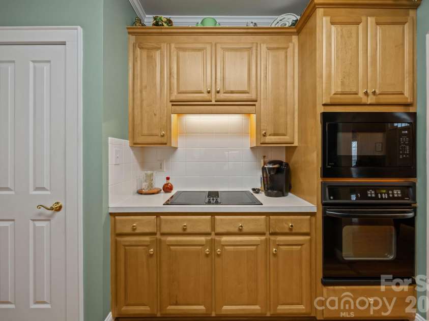 3036 Tifton Grass Lane, Charlotte, NC 28269.  MLS# CAR4341995, YatesRealty ID 8600. 