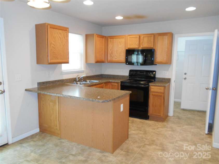 112 Alpine Ridge Drive, Asheville, NC 28803.  MLS# CAR4243877, YatesRealty ID 8601. Kitchen