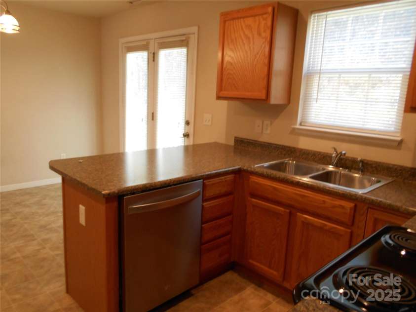 112 Alpine Ridge Drive, Asheville, NC 28803.  MLS# CAR4243877, YatesRealty ID 8601. Kitchen