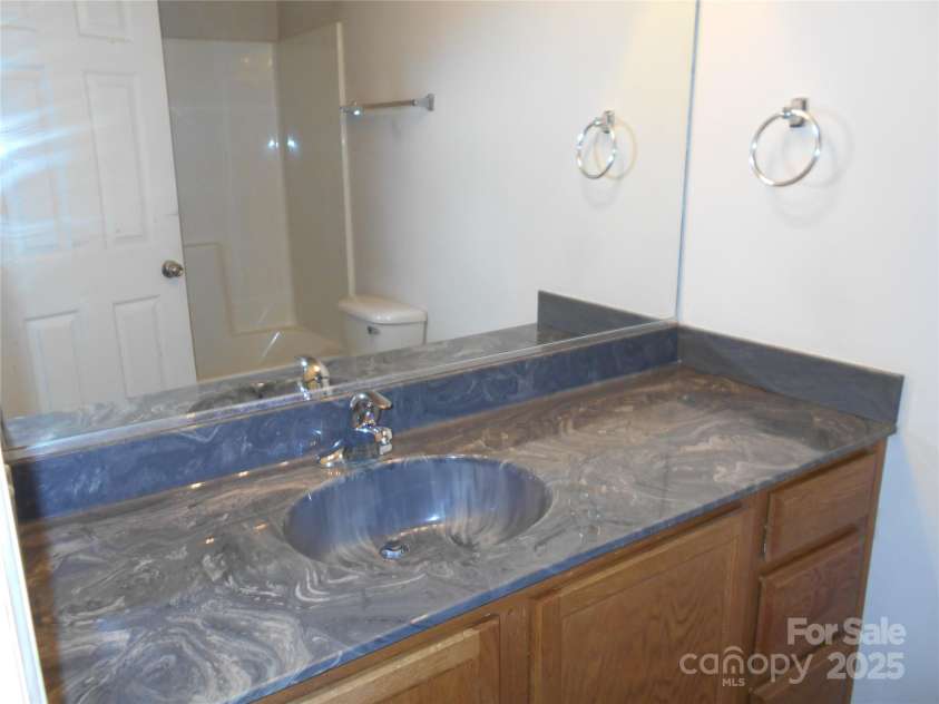 112 Alpine Ridge Drive, Asheville, NC 28803.  MLS# CAR4243877, YatesRealty ID 8601. Primary Bath