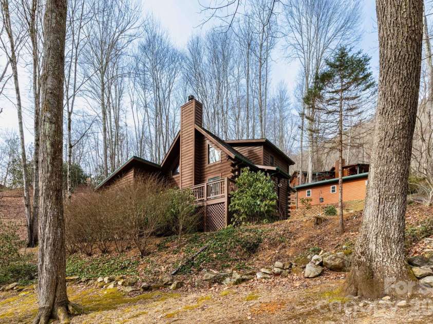71 Honeymoon Lane, Maggie Valley, NC 28751.  MLS# CAR4342121, YatesRealty ID 8601. Front Yard