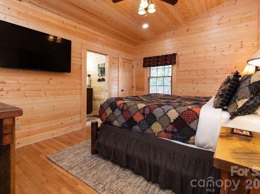 71 Honeymoon Lane, Maggie Valley, NC 28751.  MLS# CAR4342121, YatesRealty ID 8601. Primary Bedroom