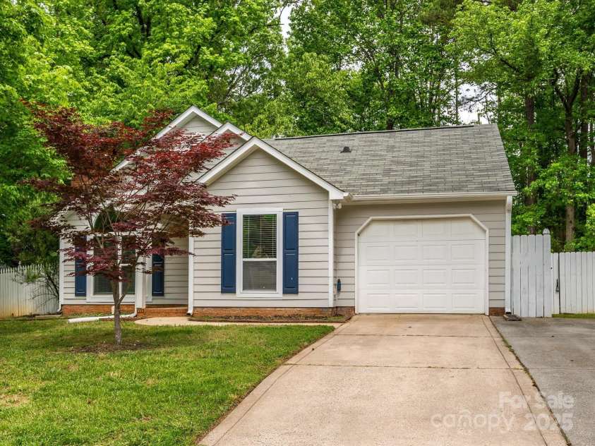6129 Sunbridge Court, Charlotte, NC 28269.  MLS# CAR4250319, YatesRealty ID 8602. 