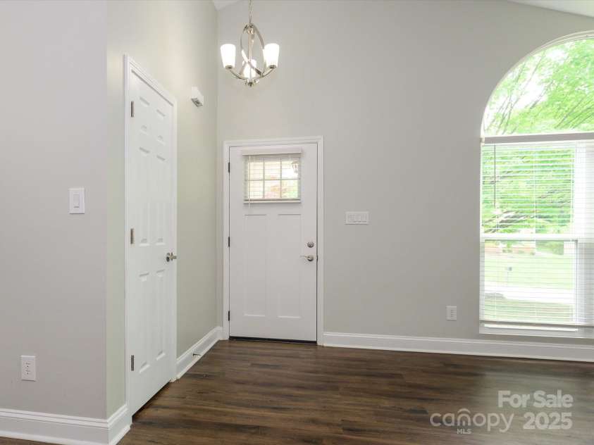 6129 Sunbridge Court, Charlotte, NC 28269.  MLS# CAR4250319, YatesRealty ID 8602. 