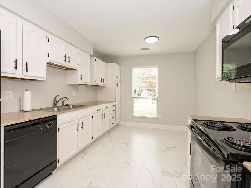 6129 Sunbridge Court, Charlotte, NC 28269.  MLS# CAR4250319, YatesRealty ID 8602. 