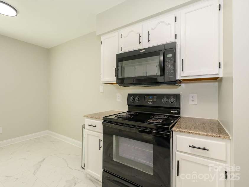 6129 Sunbridge Court, Charlotte, NC 28269.  MLS# CAR4250319, YatesRealty ID 8602. 