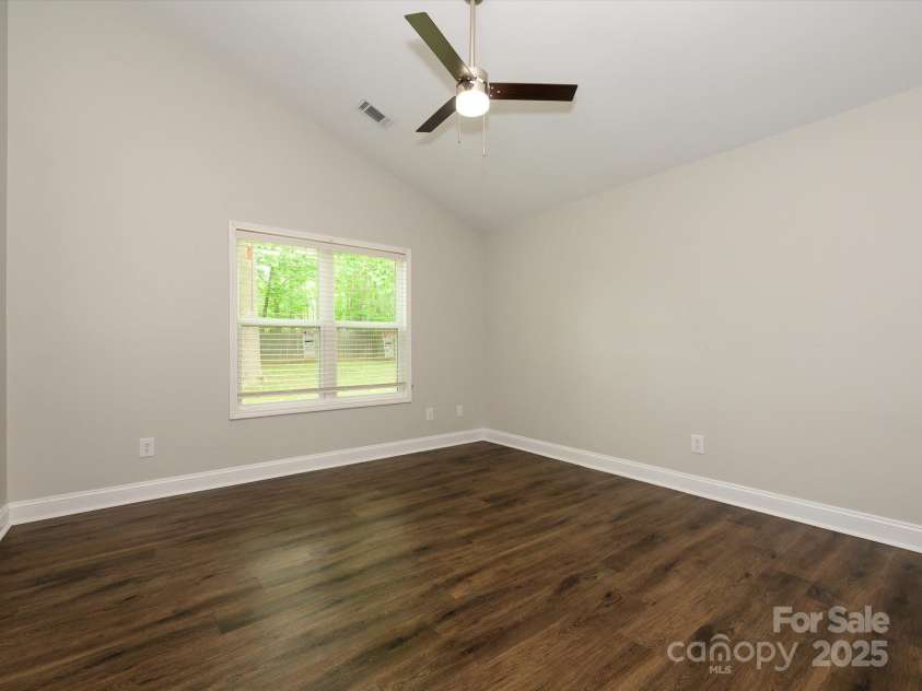 6129 Sunbridge Court, Charlotte, NC 28269.  MLS# CAR4250319, YatesRealty ID 8602. 
