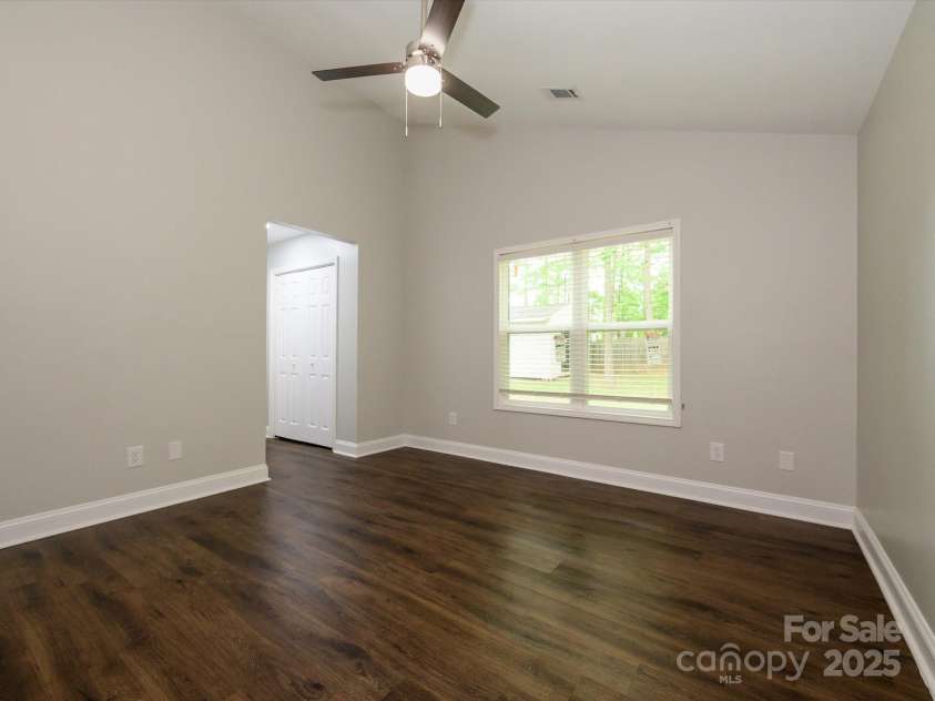 6129 Sunbridge Court, Charlotte, NC 28269.  MLS# CAR4250319, YatesRealty ID 8602. 