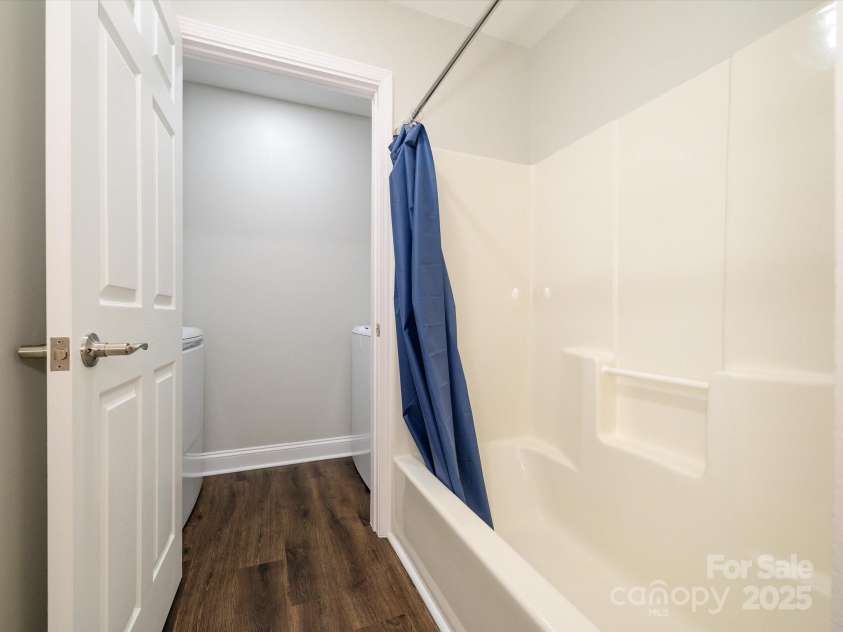 6129 Sunbridge Court, Charlotte, NC 28269.  MLS# CAR4250319, YatesRealty ID 8602. 