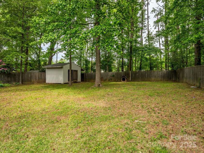 6129 Sunbridge Court, Charlotte, NC 28269.  MLS# CAR4250319, YatesRealty ID 8602. 