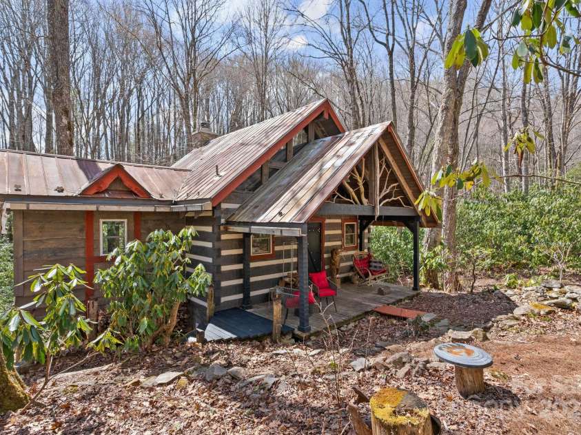 165 Pine Moss Trail, Hot Springs, NC 28743.  MLS# CAR4240103, YatesRealty ID 8603. 