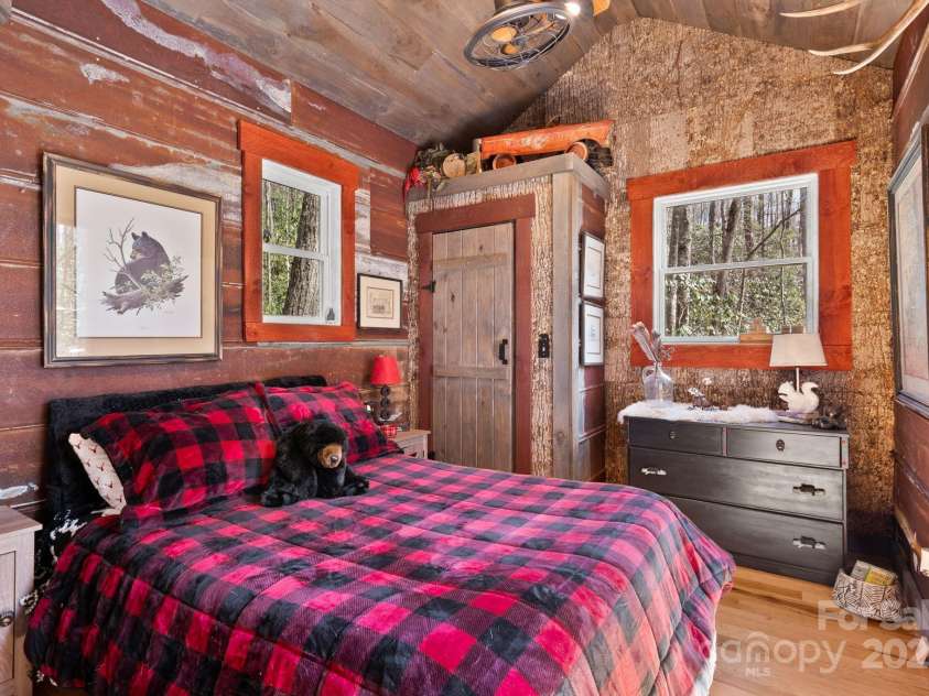 165 Pine Moss Trail, Hot Springs, NC 28743.  MLS# CAR4240103, YatesRealty ID 8603. 