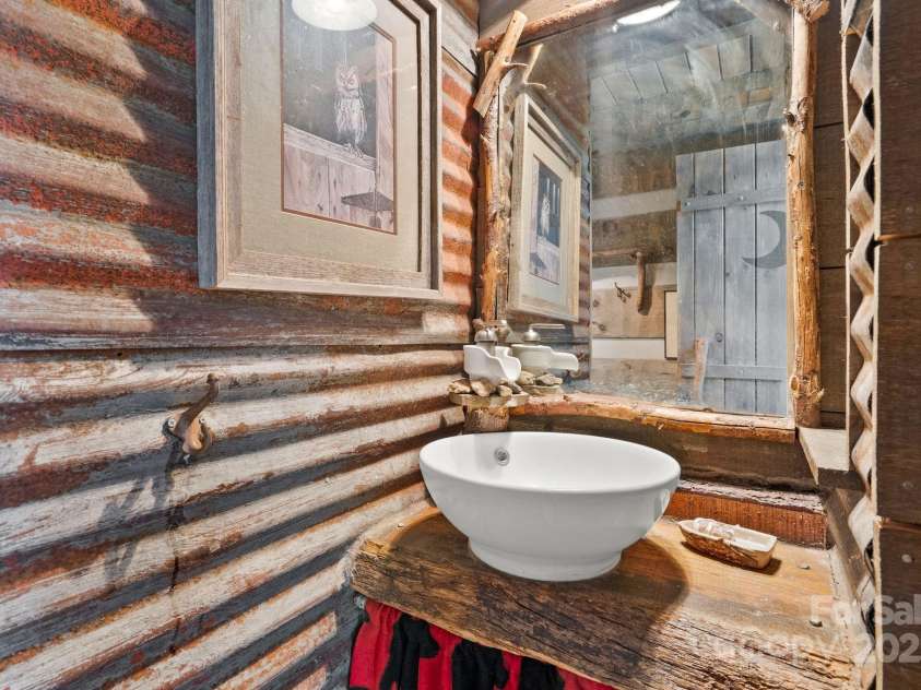 165 Pine Moss Trail, Hot Springs, NC 28743.  MLS# CAR4240103, YatesRealty ID 8603. 