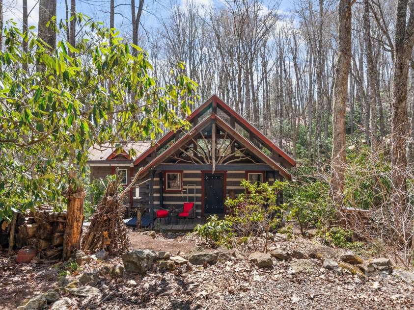 165 Pine Moss Trail, Hot Springs, NC 28743.  MLS# CAR4240103, YatesRealty ID 8603. 