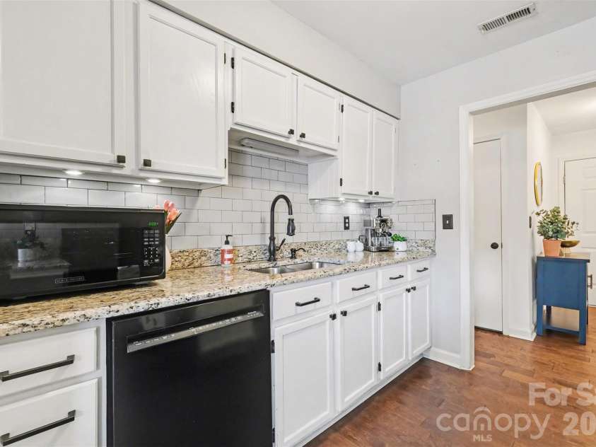 2540 Dalston Lane, Charlotte, NC 28210.  MLS# CAR4353886, YatesRealty ID 8604. 