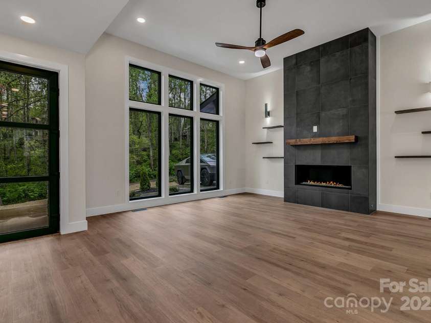 386 Donna Lane, Fairview, NC 28730.  MLS# CAR4250665, YatesRealty ID 8605. 