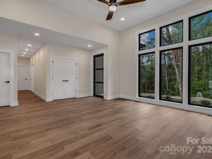 386 Donna Lane, Fairview, NC 28730.  MLS# CAR4250665, YatesRealty ID 8605. 