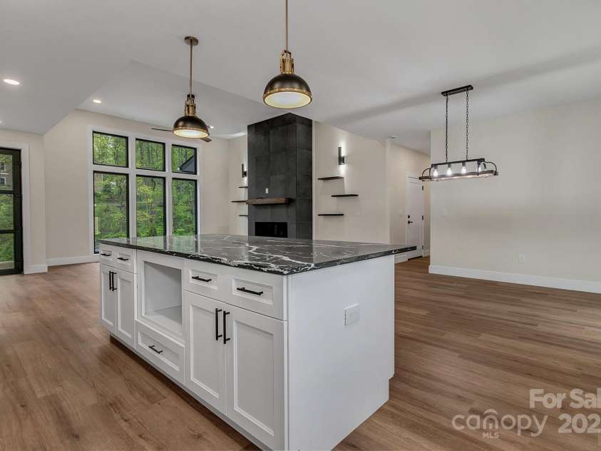 386 Donna Lane, Fairview, NC 28730.  MLS# CAR4250665, YatesRealty ID 8605. 