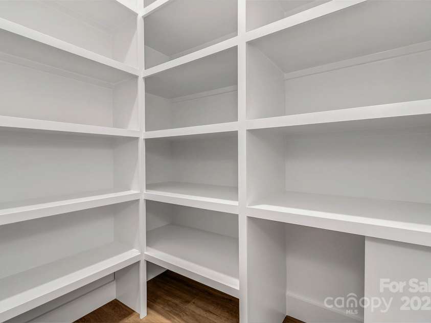 386 Donna Lane, Fairview, NC 28730.  MLS# CAR4250665, YatesRealty ID 8605. 