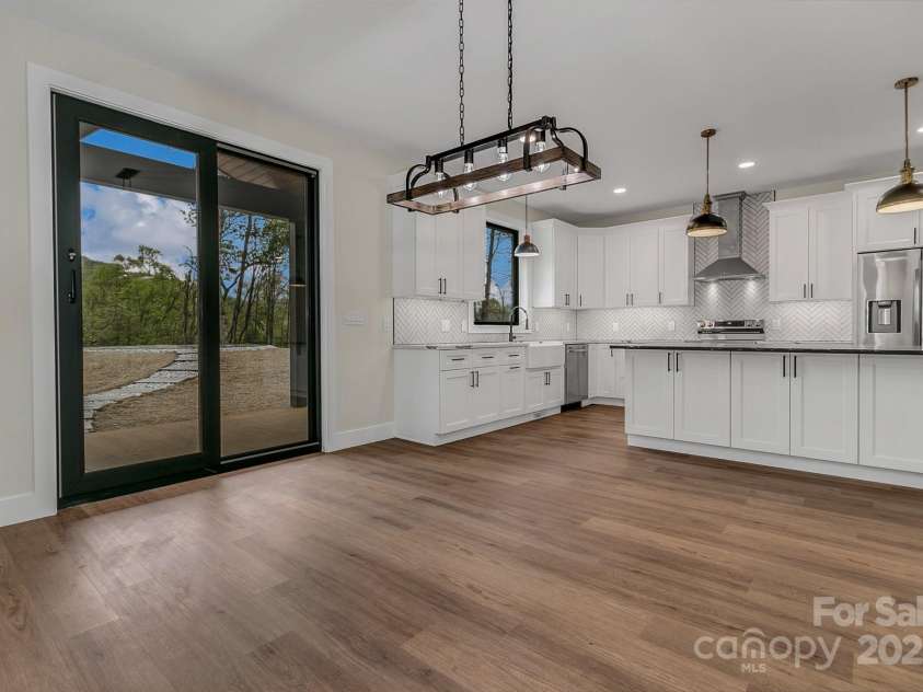 386 Donna Lane, Fairview, NC 28730.  MLS# CAR4250665, YatesRealty ID 8605. 