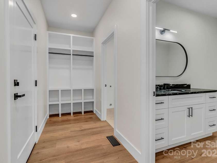 386 Donna Lane, Fairview, NC 28730.  MLS# CAR4250665, YatesRealty ID 8605. 