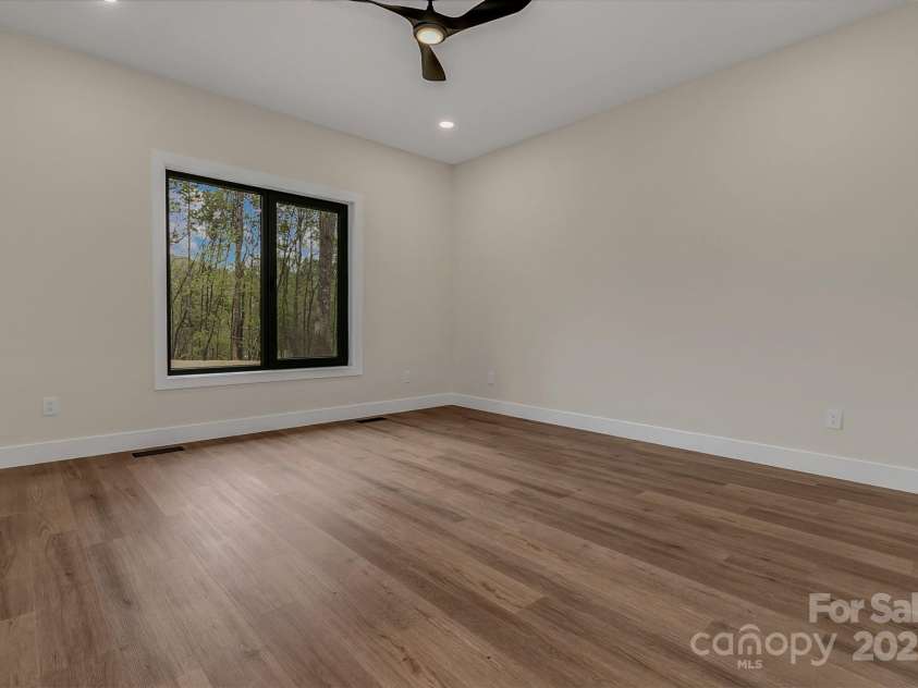 386 Donna Lane, Fairview, NC 28730.  MLS# CAR4250665, YatesRealty ID 8605. 