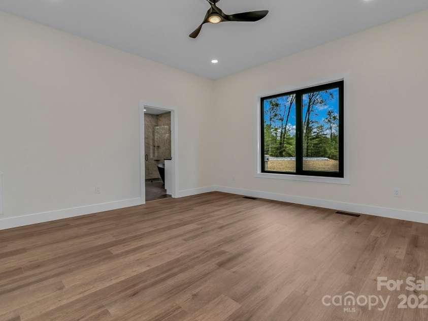 386 Donna Lane, Fairview, NC 28730.  MLS# CAR4250665, YatesRealty ID 8605. 