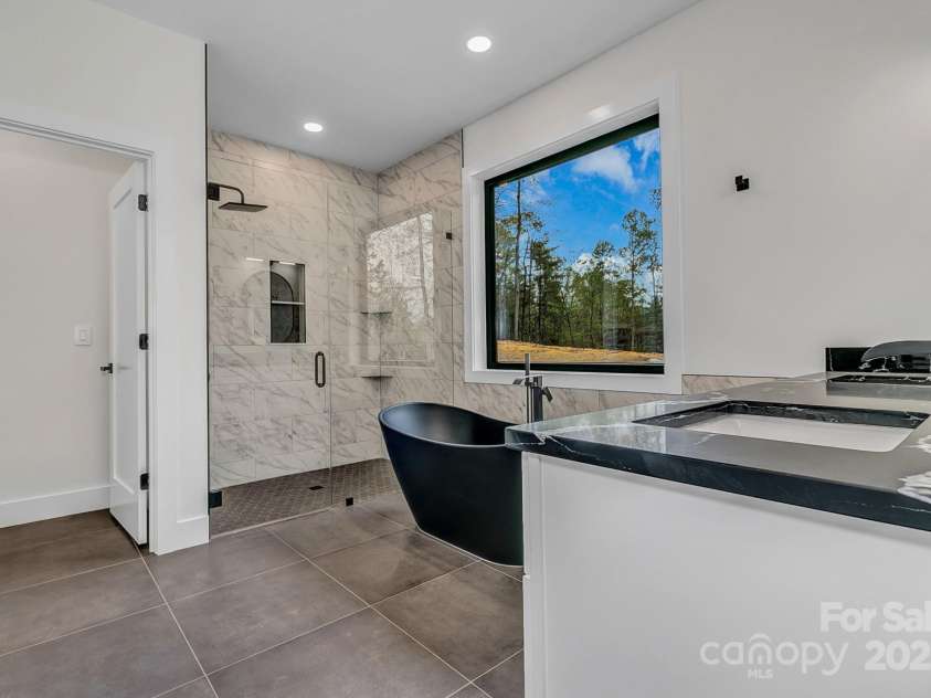 386 Donna Lane, Fairview, NC 28730.  MLS# CAR4250665, YatesRealty ID 8605. 