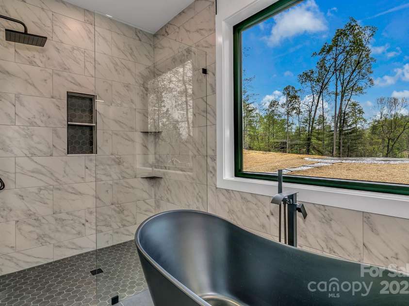 386 Donna Lane, Fairview, NC 28730.  MLS# CAR4250665, YatesRealty ID 8605. 