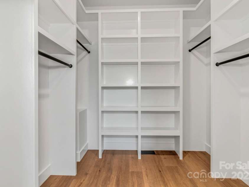 386 Donna Lane, Fairview, NC 28730.  MLS# CAR4250665, YatesRealty ID 8605. 