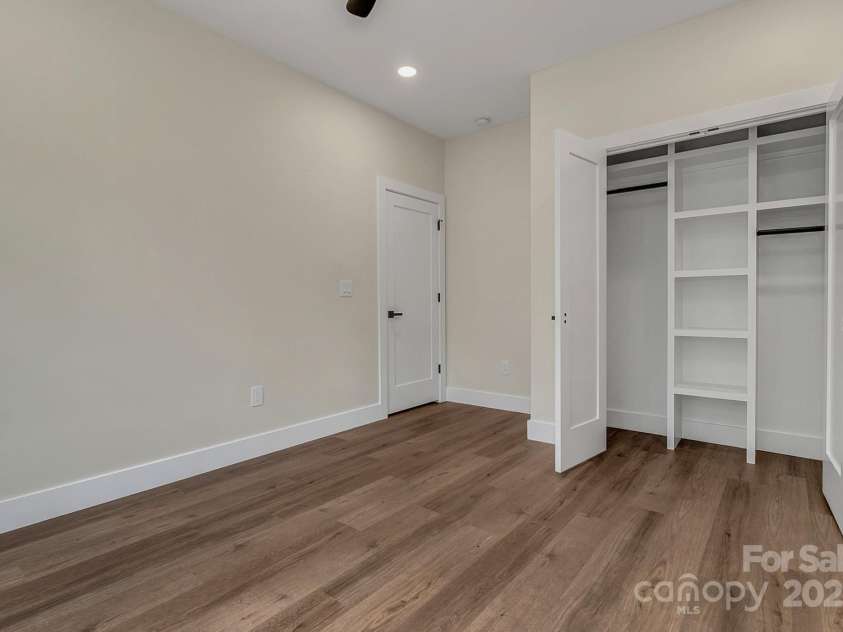 386 Donna Lane, Fairview, NC 28730.  MLS# CAR4250665, YatesRealty ID 8605. 